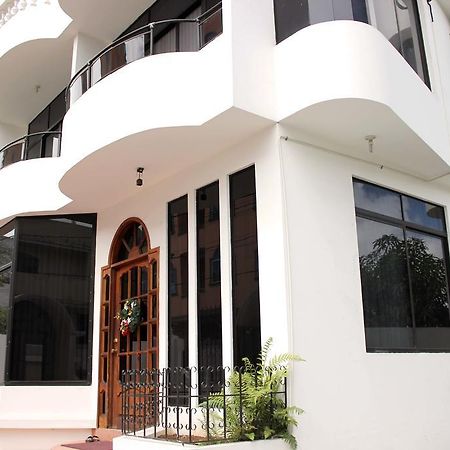 Planet House Hotel ปูแอร์โตอาโยรา ภายนอก รูปภาพ