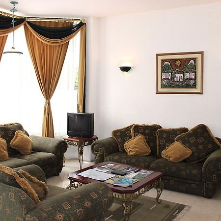 Planet House Hotel ปูแอร์โตอาโยรา ภายนอก รูปภาพ