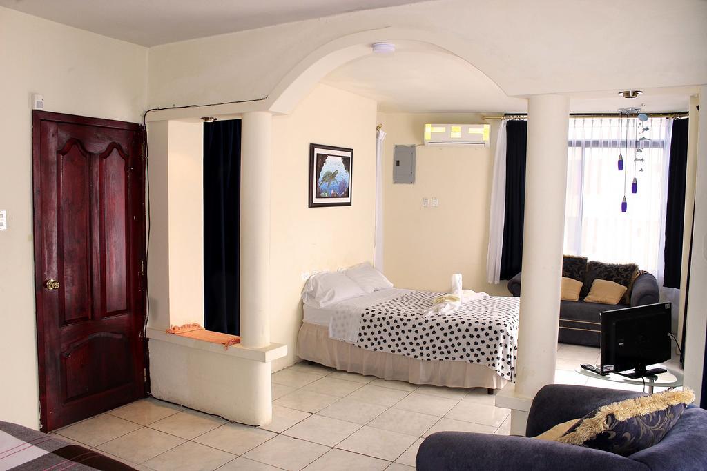 Planet House Hotel ปูแอร์โตอาโยรา ห้อง รูปภาพ