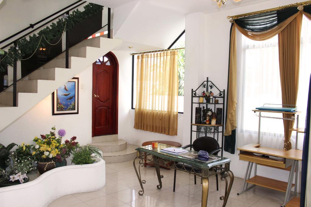Planet House Hotel ปูแอร์โตอาโยรา ภายนอก รูปภาพ