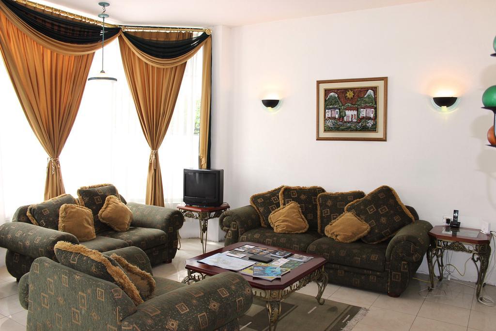Planet House Hotel ปูแอร์โตอาโยรา ภายนอก รูปภาพ