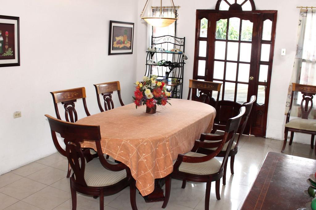 Planet House Hotel ปูแอร์โตอาโยรา ภายนอก รูปภาพ