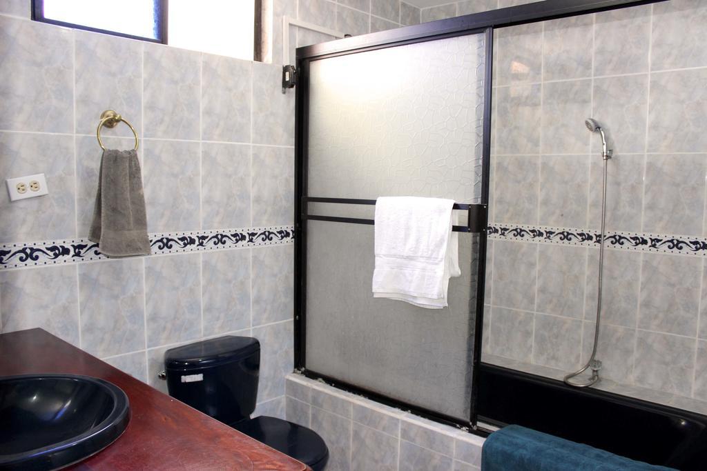 Planet House Hotel ปูแอร์โตอาโยรา ห้อง รูปภาพ