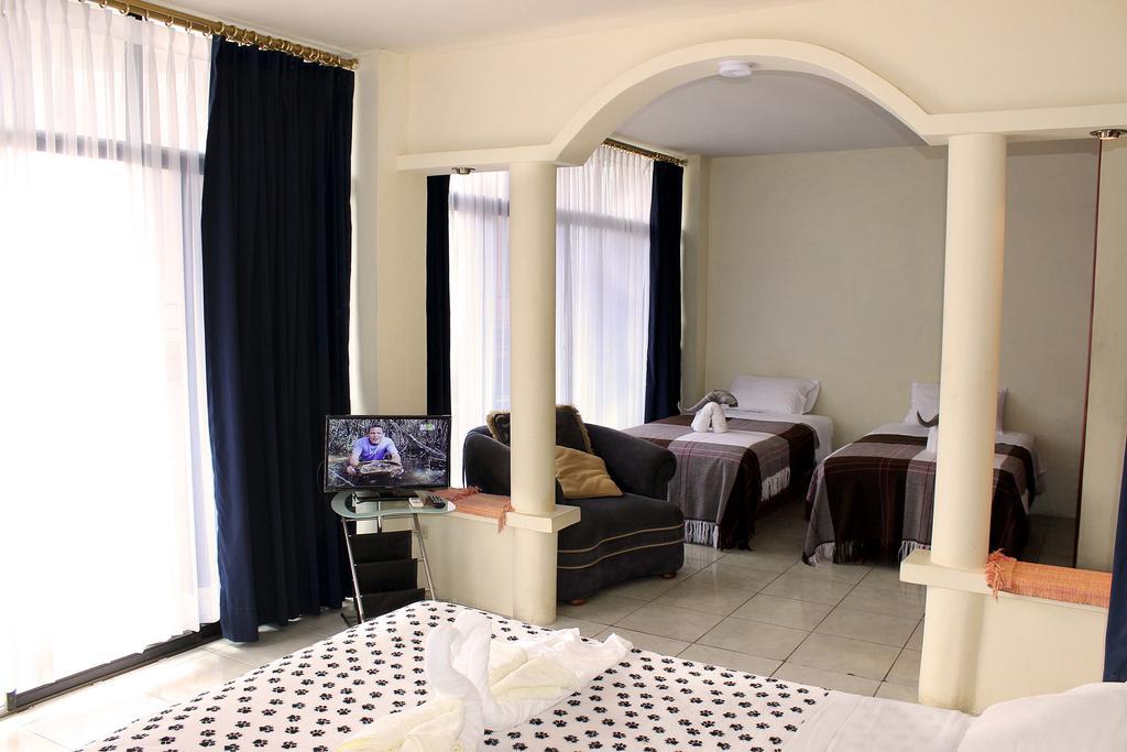 Planet House Hotel ปูแอร์โตอาโยรา ห้อง รูปภาพ