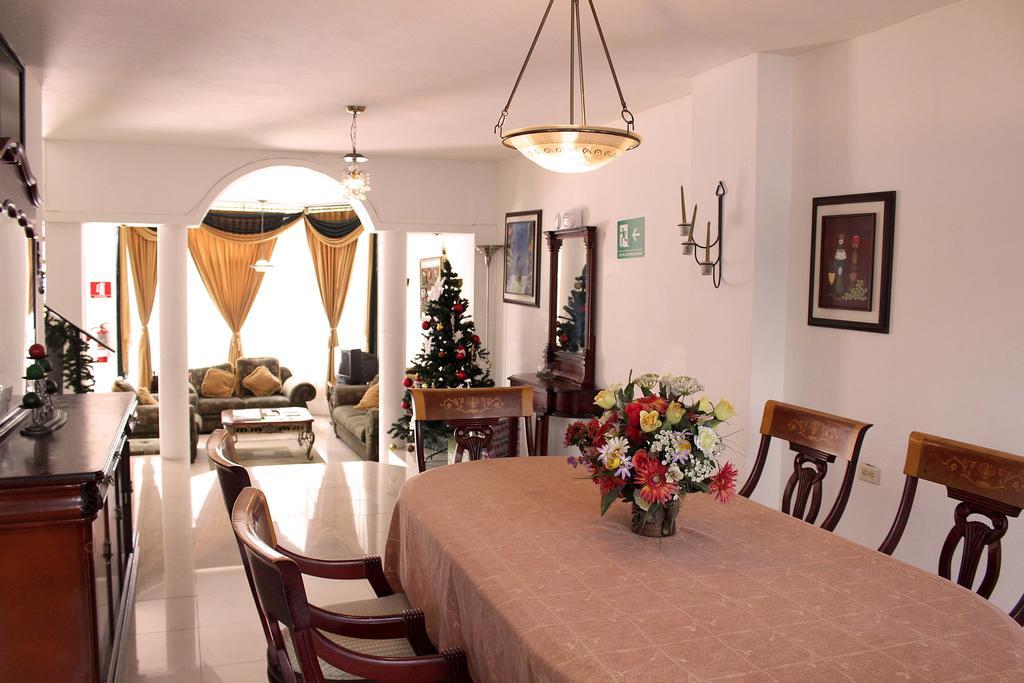 Planet House Hotel ปูแอร์โตอาโยรา ภายนอก รูปภาพ
