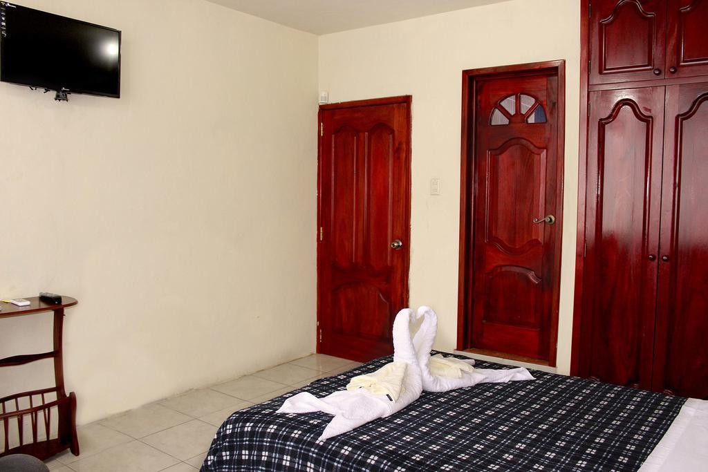 Planet House Hotel ปูแอร์โตอาโยรา ห้อง รูปภาพ