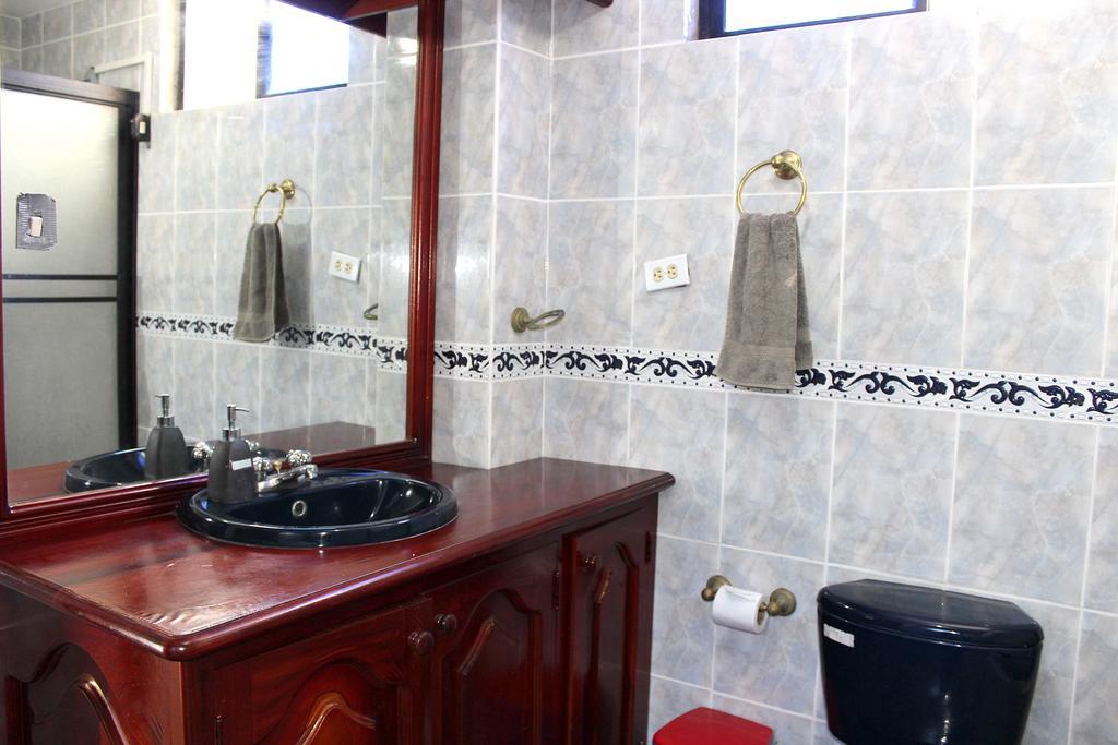Planet House Hotel ปูแอร์โตอาโยรา ห้อง รูปภาพ